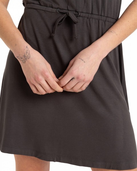 .//  /  Low Tides Dress Solid