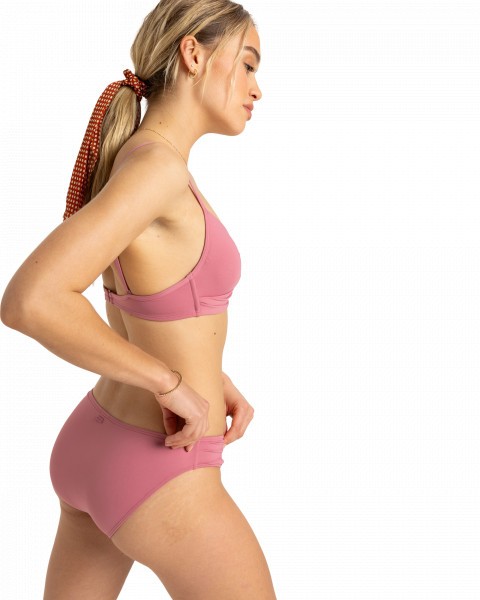 ./ //   Beach Classics Hipster