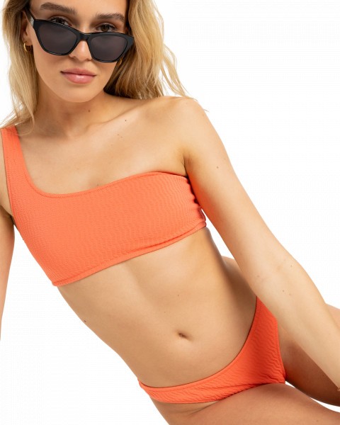 ./ //   Lagos Hl Cheeky