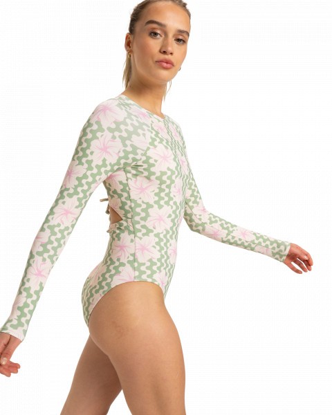 ./  //   Hibiscus Daze