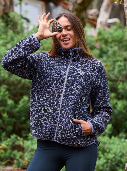 WAVES OF WARMTH ZIPPERED